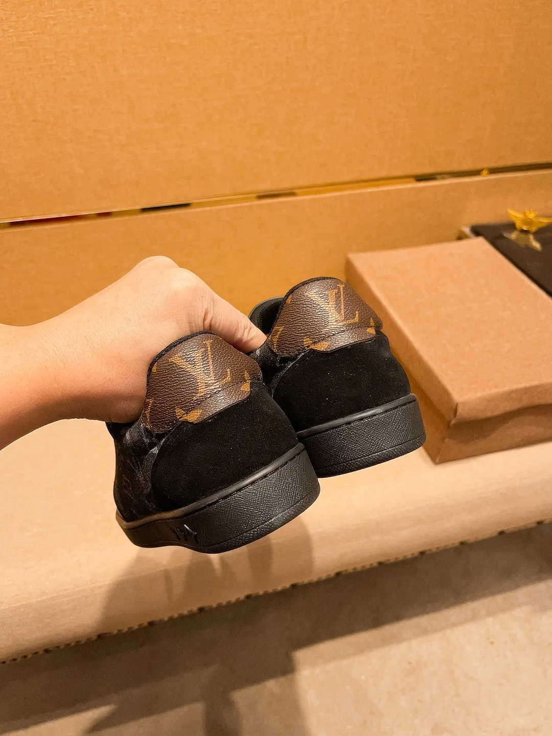 Men's shoes 💰 380💰【LV】🔥 Louis Vuitton, high-end men's shoes brand official website 1:1 latest masterpiece: the upper is made of Italian imported first-layer cowhide with a comfortable and breathable lining➕original non-slip and wear-resistant outsole🔥, making walking more convenient and comfortable! An exclusive new model, a stunning work, a beautiful 1:1 replica [color] compared to the official quality! Create a fashionable personality to set off your uniqueness! A must-have for trendy men! Classic 🔥Size: 38-44 Color: 🔥 2⃣️colors available🔥.